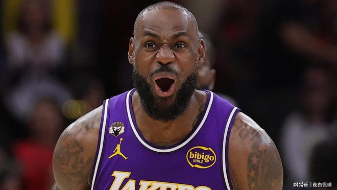 老詹看急眼了！NBA关键战突然断播，詹姆斯在线怒喷技术故障